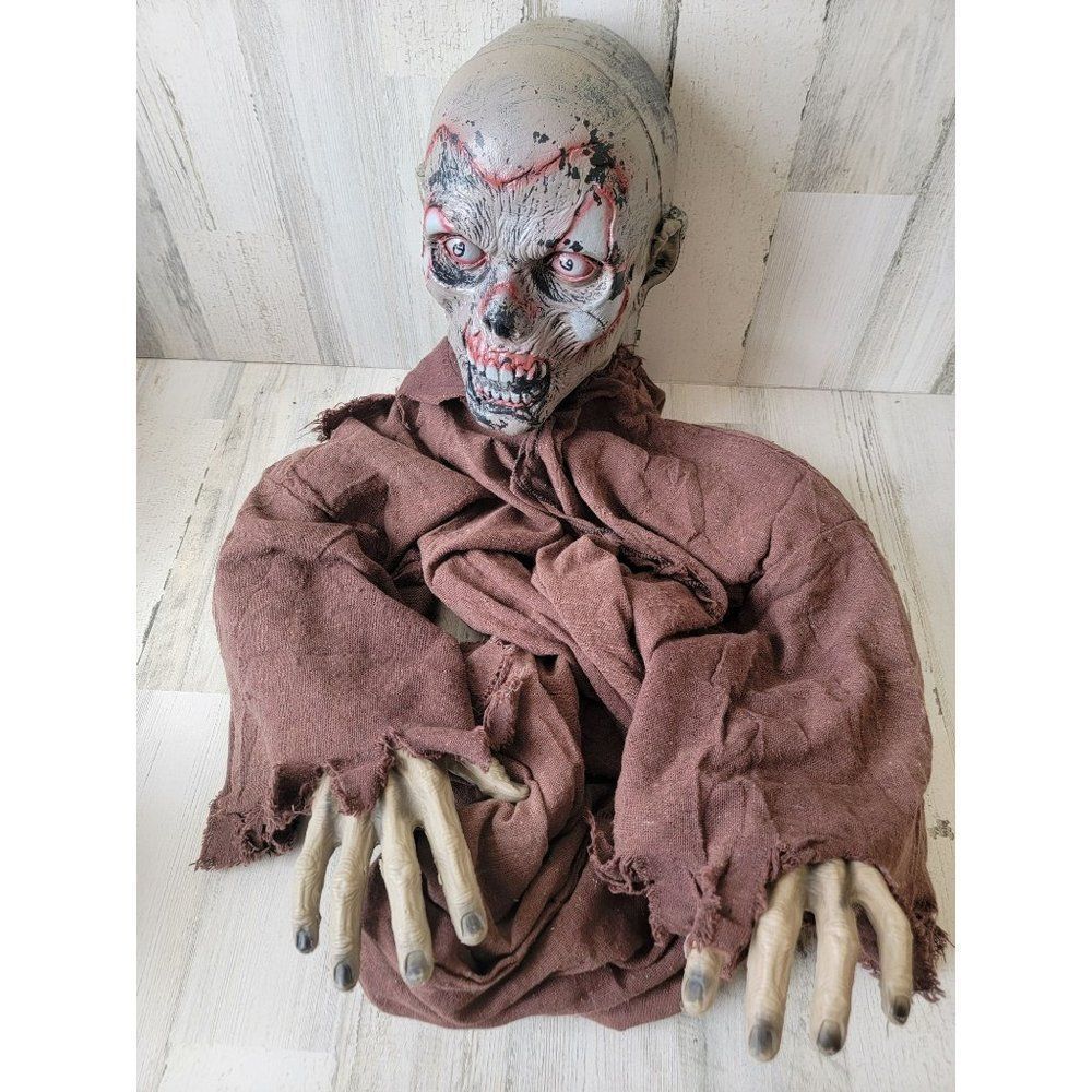 Hanging scary zombie prop Halloween decor‎ blood dead